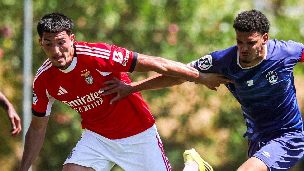 Benfica perde após reviravolta nos últimos minutos