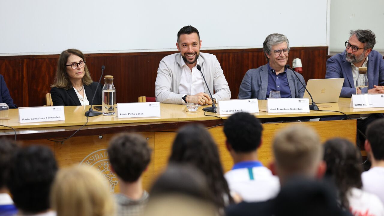 Francesco Farioli em conferência na Faculdade de Letras da UP