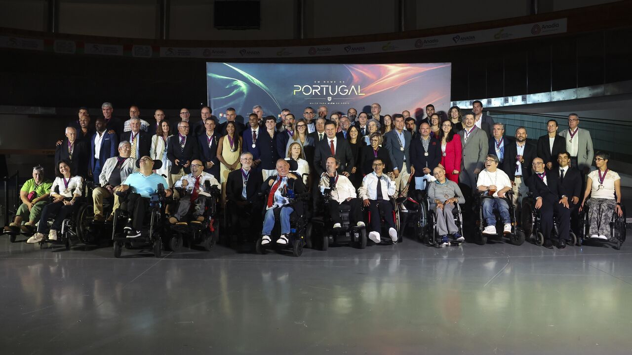 Montenegro homenageia atletas portugueses em gala