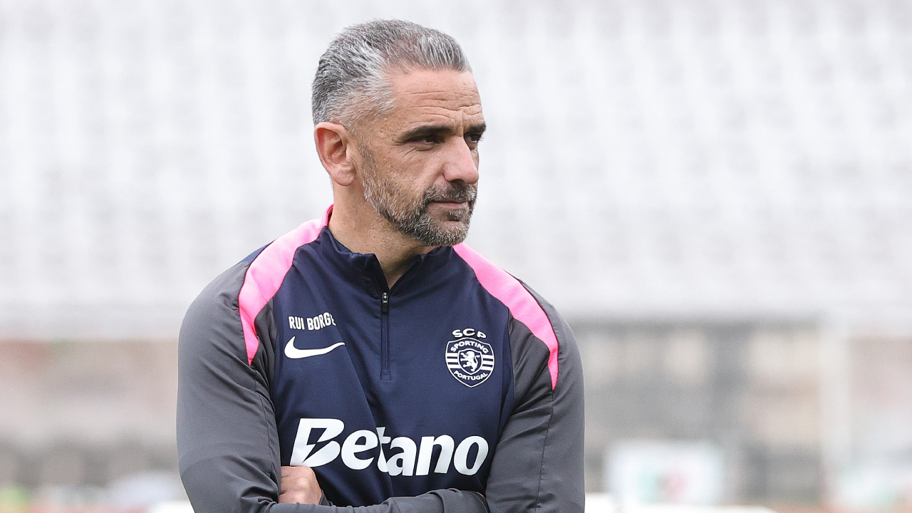 Rui Borges, treinador do Sporting, durante o treino