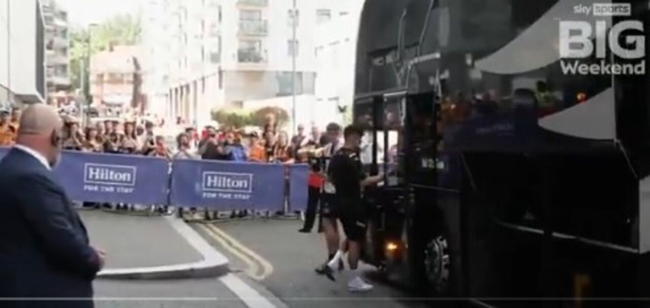 Autocarro do Hull City atacado