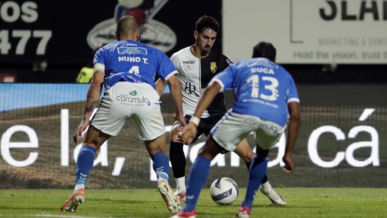 Farense e Belenenses disputam vaga na II Liga na próxima época