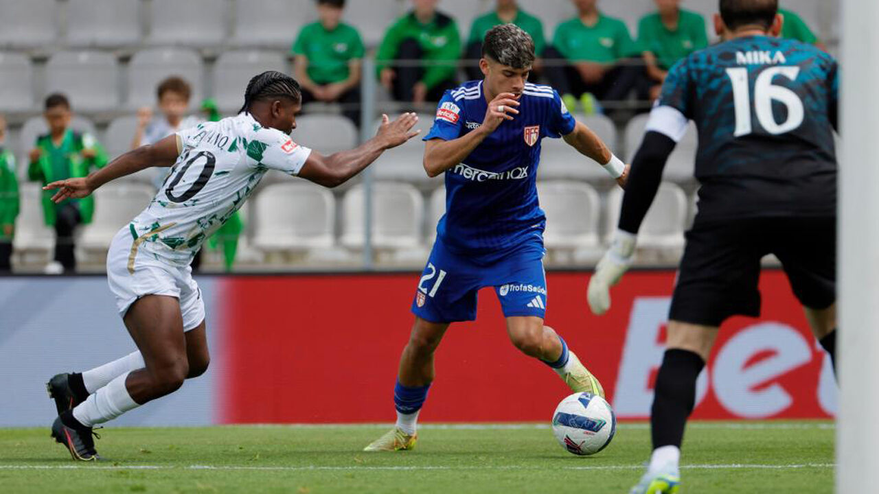 Futuro de Fabiano Souza (à esquerda) no Moreirense em aberto