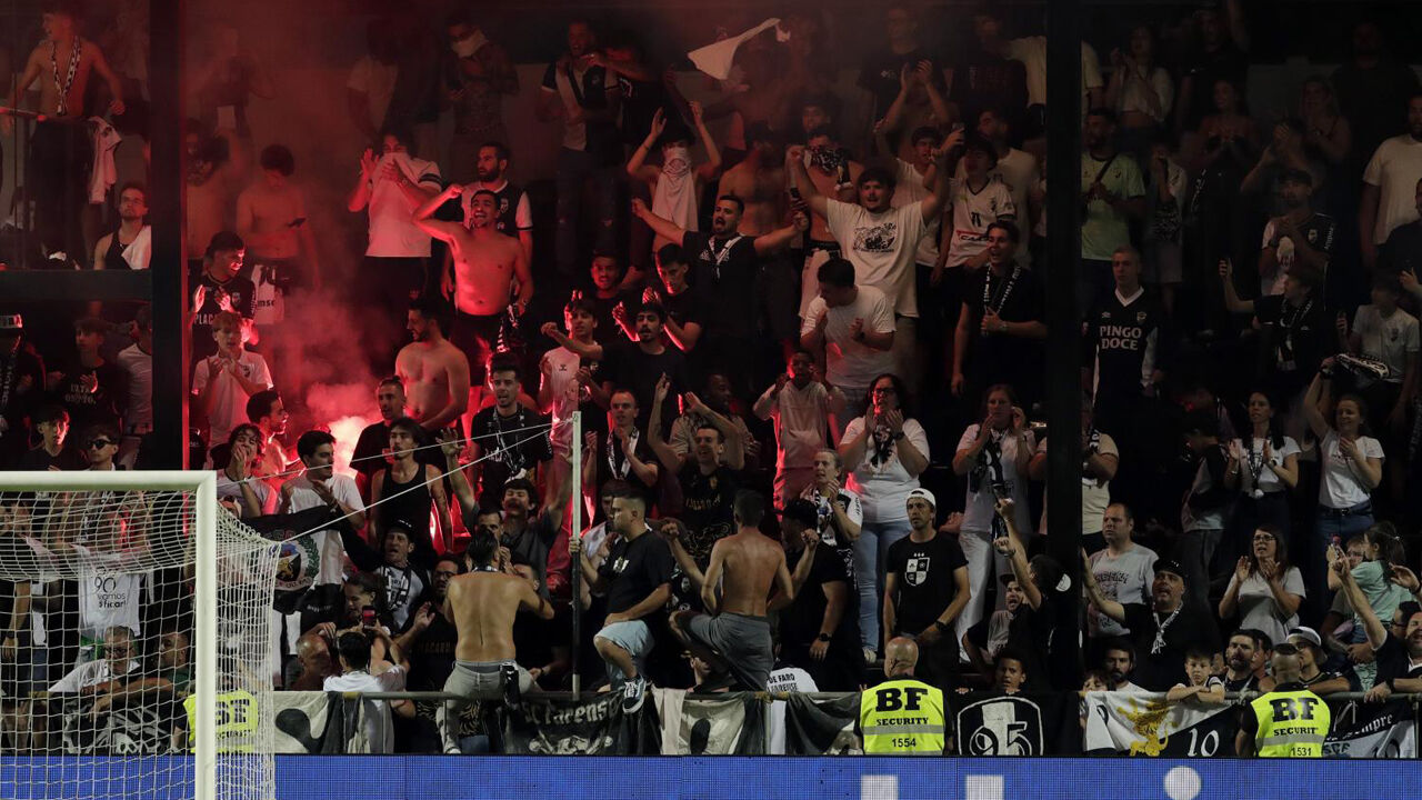 Claque do Farense planeia 'invasão' ao Restelo no playoff da 2.ª Liga