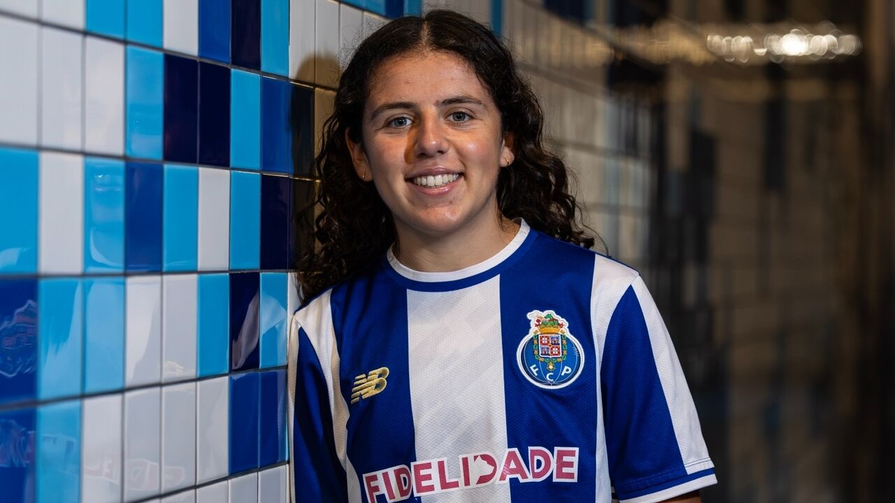 Matilde Vaz renova contrato com o FC Porto e promete trabalhar com paixão