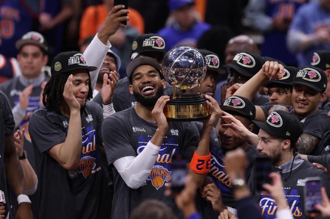 Jogadores dos Knicks celebram título de campeões no Este