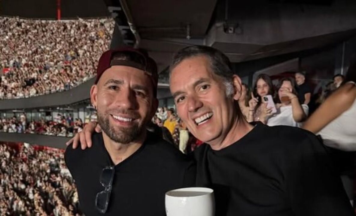 Otamendi a assistir ao concerto do Bad Bunny