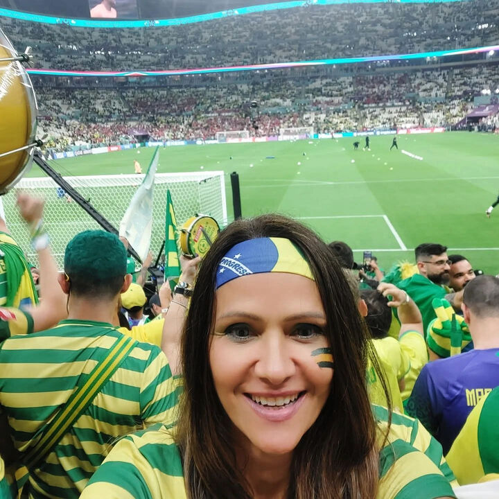 Adeptos do Brasil apoiam a seleção no estádio