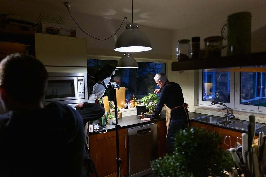 José Mourinho surge na cozinha numa sessão fotográfica