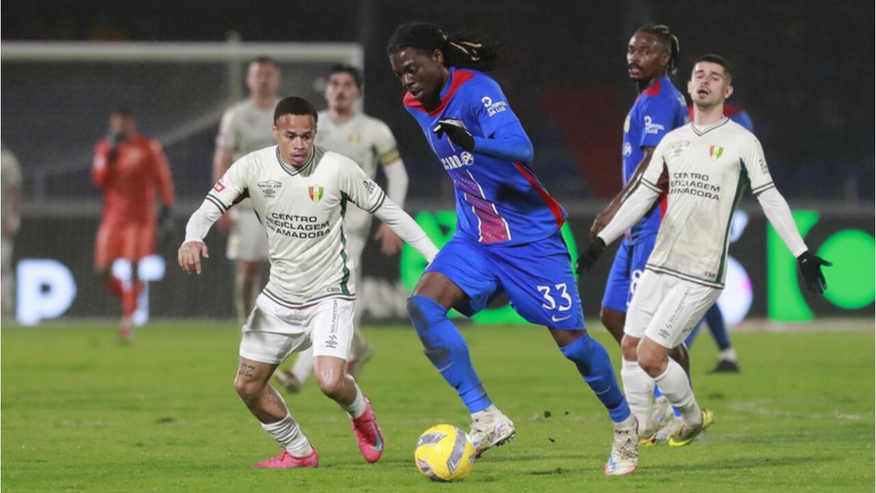 Bastien Meupiyou em ação pelo Alverca