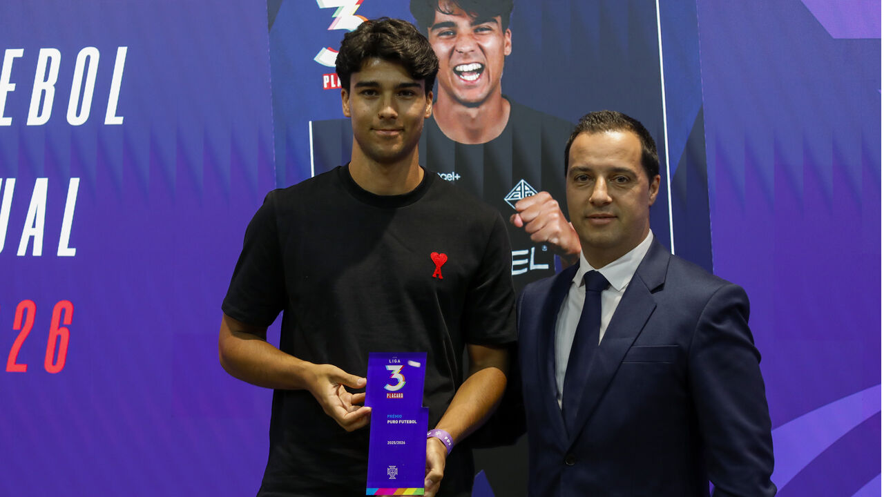 Ricardo Teixeira distinguido como Jogador Puro Futebol Individual da Liga 3