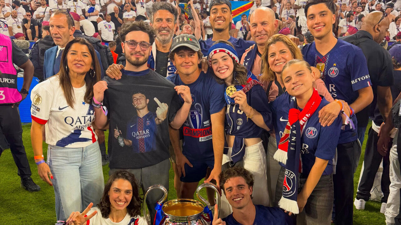 João Neves, a namorada Madalena Aragão, família e amigos celebram celebram conquista da Champions