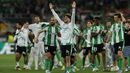 Jogadores do Betis celebram retorno à Champions após vitória