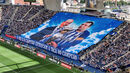 «O rei e o capitão entregam a taça do campeão»: Super Dragões homenageiam Pinto da Costa e Jorge Costa