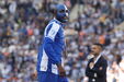 Fofana celebra no Estádio do Dragão com pintura facial e medalha