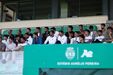 Pessoas assistem a um evento no Estádio Aurélio Pereira