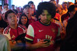 Adeptos do Arsenal festejam nos pubs de Londres a conquista da Premier League