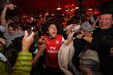 Adeptos do Arsenal festejam nos pubs de Londres a conquista da Premier League