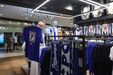 Taça de Campeão Nacional em exibição na nova loja do FC Porto do NorteShopping