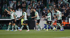 Jogadores do Sporting festejam durante o jogo com o V. Guimarães