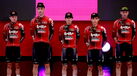 Ciclistas da Lotto-Intermarché na apresentação do Giro'2026