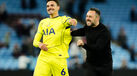 Roberto De Zerbi festeja com João Palhinha a vitória do Tottenham