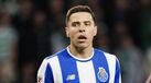 Jan Bednarek veste a camisola do FC Porto