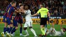Momento de tensão no Barcelona-Real Madrid