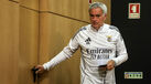 Mourinho à saída da sala de imprensa