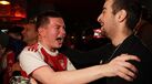 Adeptos do Arsenal festejam nos pubs de Londres a conquista da Premier League