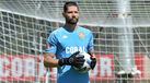 Lucas França de saída do Nacional