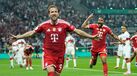 Kane celebra golo pelo Bayern frente ao Estugarda na final da Taça da Alemanha