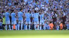 Bernardo Silva sai em lágrimas, com ovação no jogo entre o Manchester City e o Aston Villa
