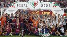 Jogadores do Torreense levantam a Taça de Portugal