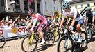 Afonso Eulálio ao lado de Jonas Vingegaard de rosa