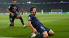 João Neves festeja, com Désiré Doué, após marcar um golo frente ao Bayern Munique na Liga dos Campeões
