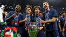 Nuno Mendes, João Neves, Vitinha e Gonçalo Ramos com o troféu da Liga dos Campeões