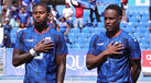 Jovane canta o hino cabo-verdiano ao lado de Lopes Cabral, do Benfica