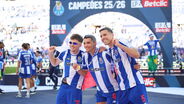 FC Porto campeão 25/26: jogadores celebram no relvado do Estádio do Dragão