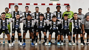 O plantel que garantiu o regresso à Liga Placard, após três épocas de ausência