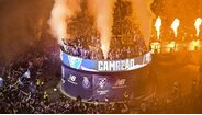 Mar de gente para receber os novos campeões nacionais no coreto do Dragão