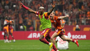 Osimhen celebra após o Galatasaray conquistar mais um campeonato na Turquia