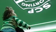 Mães e filhos vivem momentos no Estádio de Alvalade do Sporting