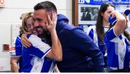 Equipa do FC Porto recebida com carinho pelos trabalhadores no Estádio do Dragão