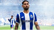 Alan Varela veste a camisola do FC Porto inspirada na conquista de Viena