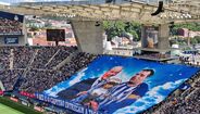 «O rei e o capitão entregam a taça do campeão»: Super Dragões homenageiam Pinto da Costa e Jorge Costa