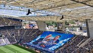 «O rei e o capitão entregam a taça do campeão»: Super Dragões homenageiam Pinto da Costa e Jorge Costa