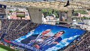 «O rei e o capitão entregam a taça do campeão»: Super Dragões homenageiam Pinto da Costa e Jorge Costa