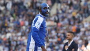 Fofana celebra no Estádio do Dragão com pintura facial e medalha