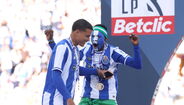 Jogadores do FC Porto celebram título no Estádio do Dragão
